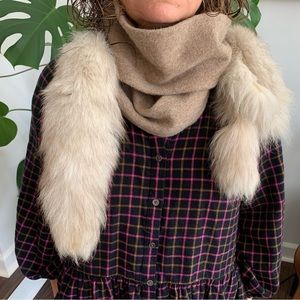 ✨Vintage wool scarf with fur tails✨